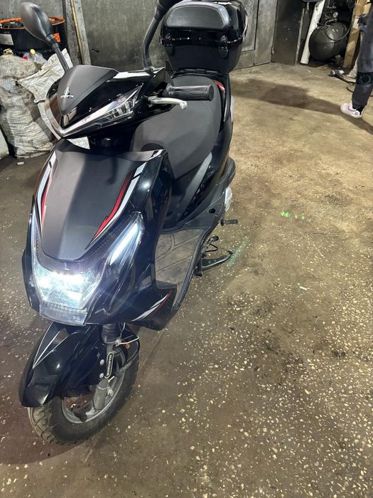 Продам скутер, объём 49см³, пробег 50км.