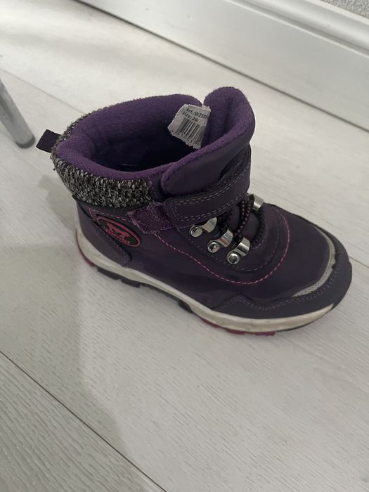 Продам детские ботинки