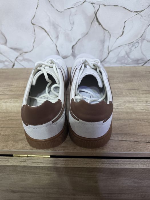 Продам кроссовки новые 45 размер