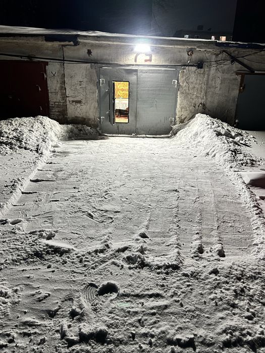 Гараж в обществе автомобилист.