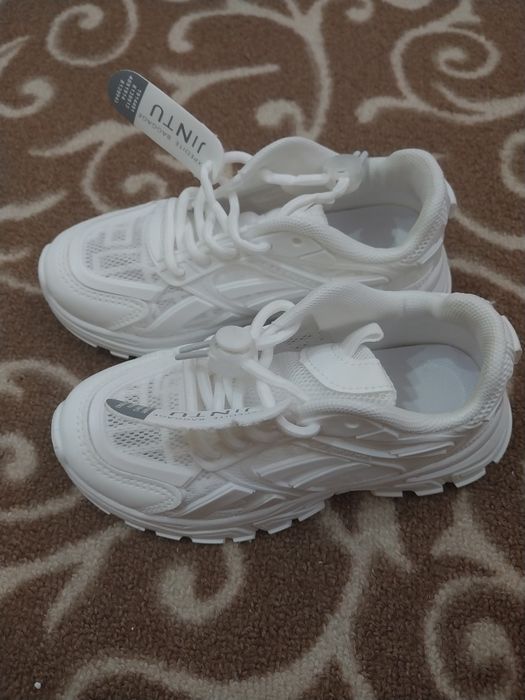 Кроссовки девочкам