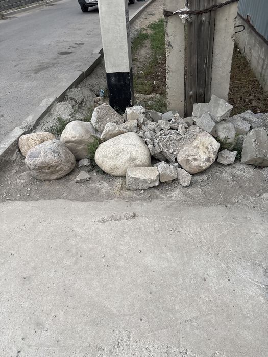 Бесплатно камни булыжники самовывоз!