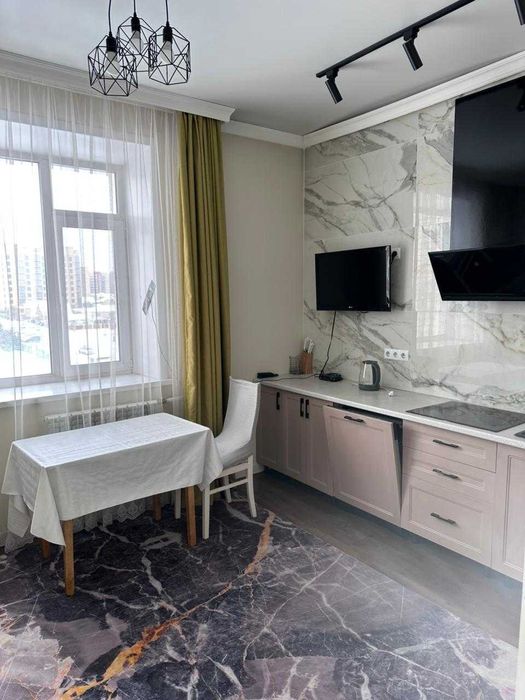 Продам евро 2х ком в центре