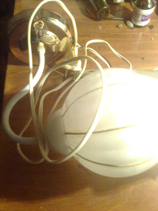 Продам   светильник настеный   2000 тенге.