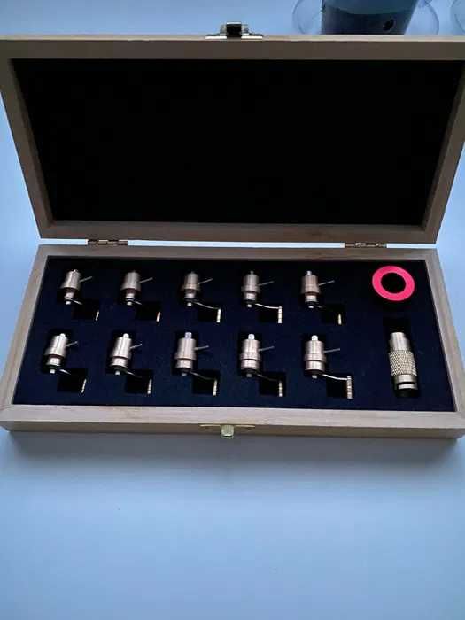 Ceasornicari-Dispozitiv de introducere arc in butoiul power reserve