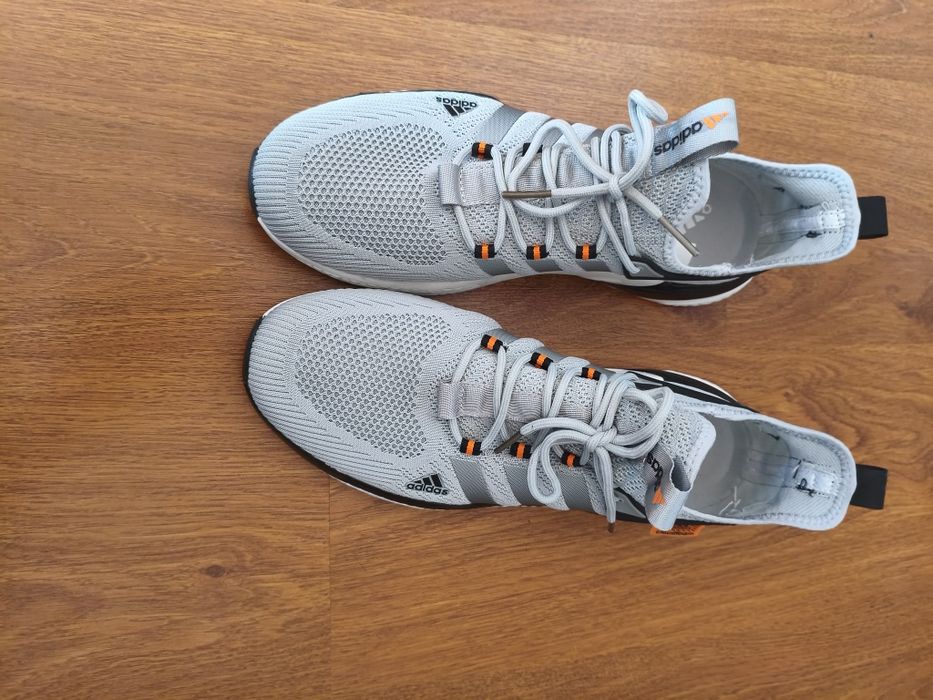 Продам кроссовки Adidas p-p45