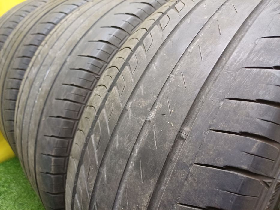 Шины 225/55 R16 Dunlop комплект.
