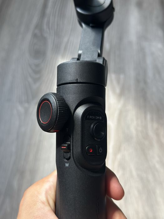 Aochuan SMART XE – Gimbal 3 axe pentru telefon