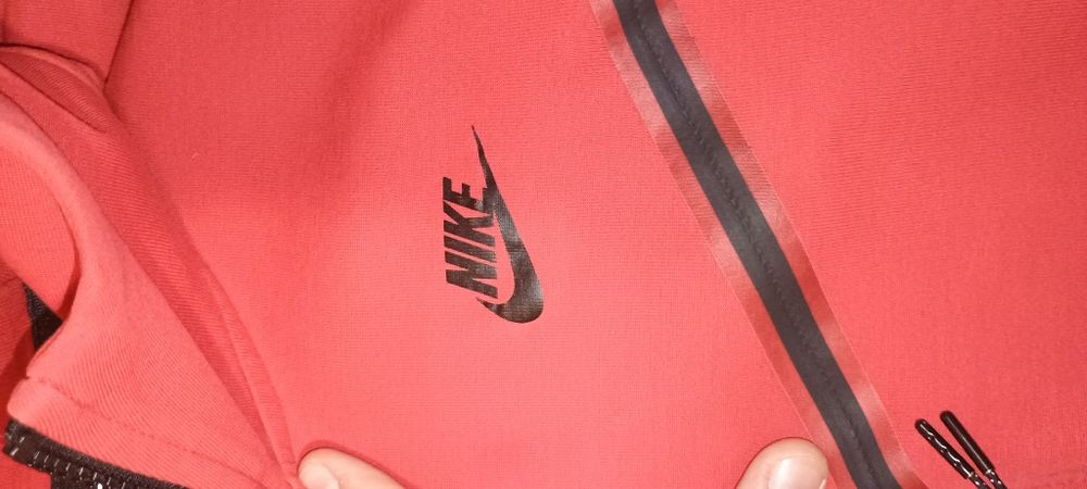 Nike tech fleece roșu