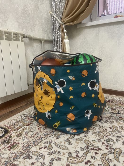 Большая корзина игрушек
