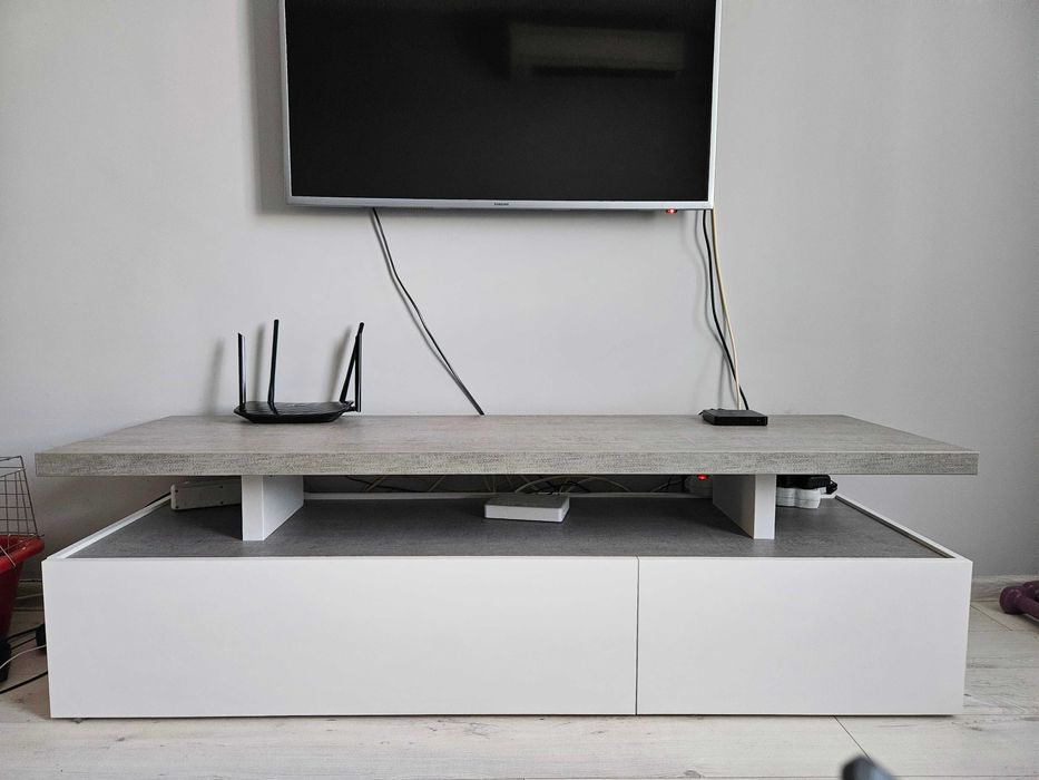 Тв шкаф сиво и бяло