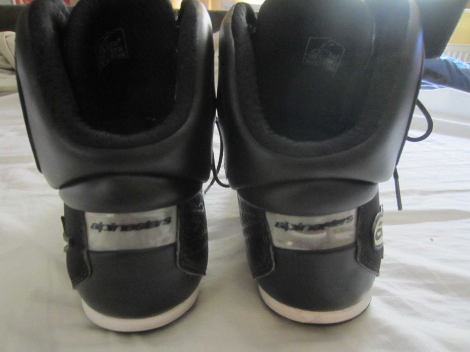 Ghete motor AlpineStars, masura EUR- 44 US-11, fabricate in Vietnam, stare f, buna