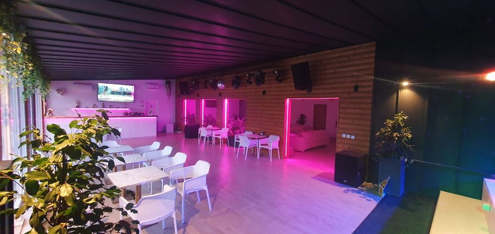 Cabana cu piscina interioara si exterior 38 persoane