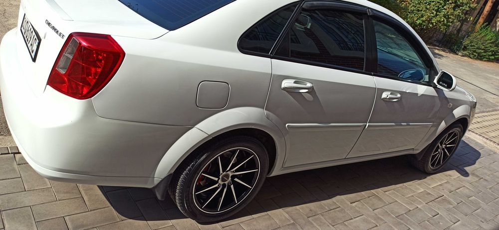 Lacetti 1.6 , 3 pozitsiya,avtomat-karobka