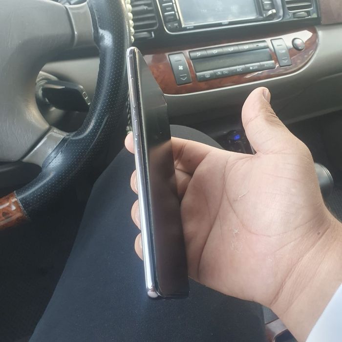 Самсунг С 10+ S10+