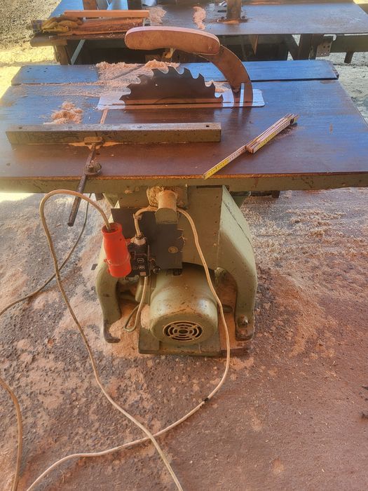 Circular original cu o pânză