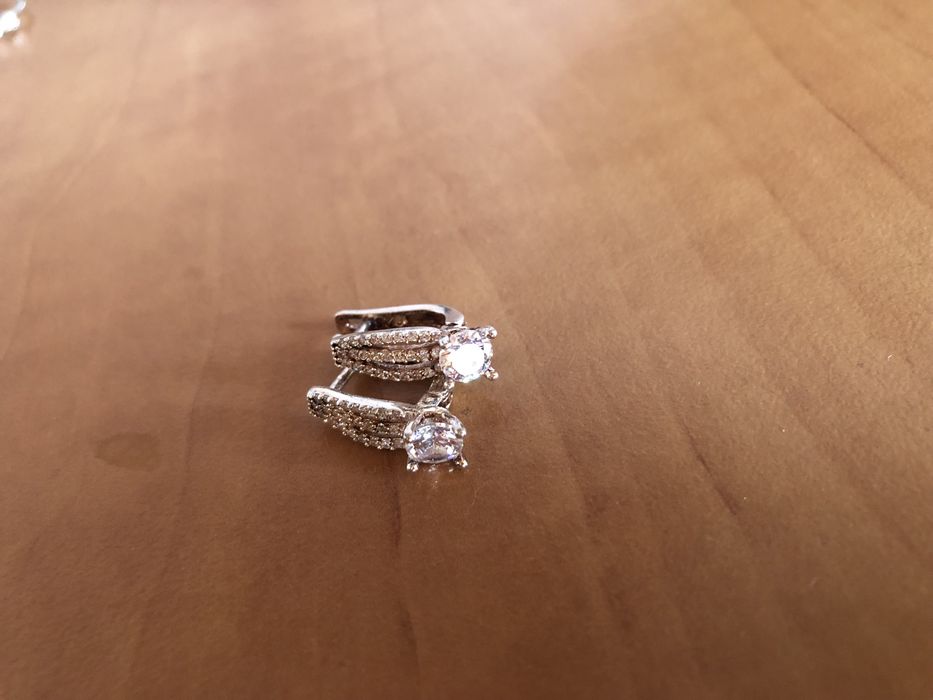 Vand cercei argint cu pietre