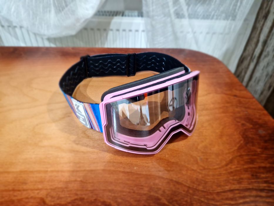 Продам горнолыжные маски.