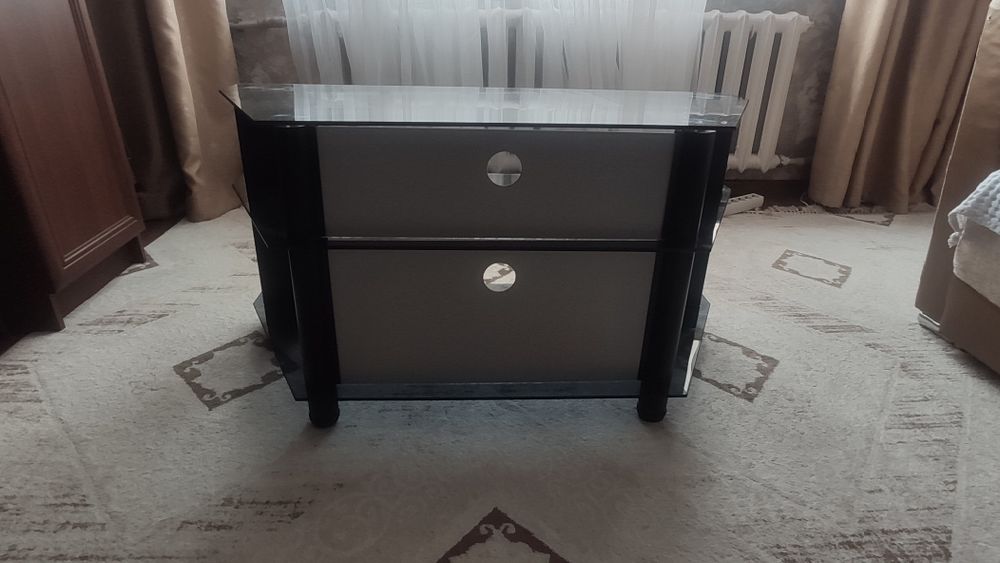 Продам тумбу под ТВ