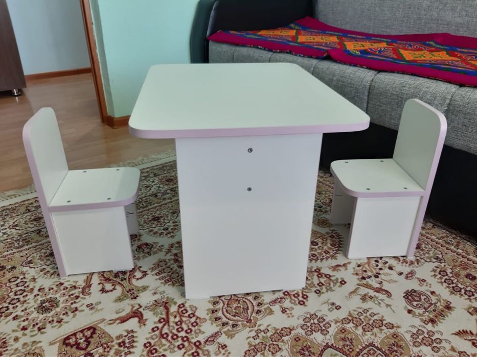 Детский стол со стульями