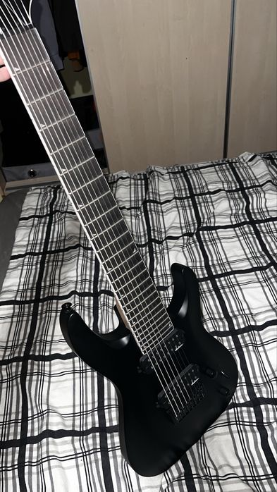 8 струнна китара Jackson