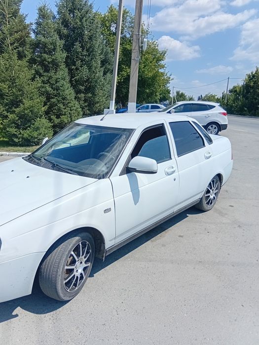 Продам приору 12 год.