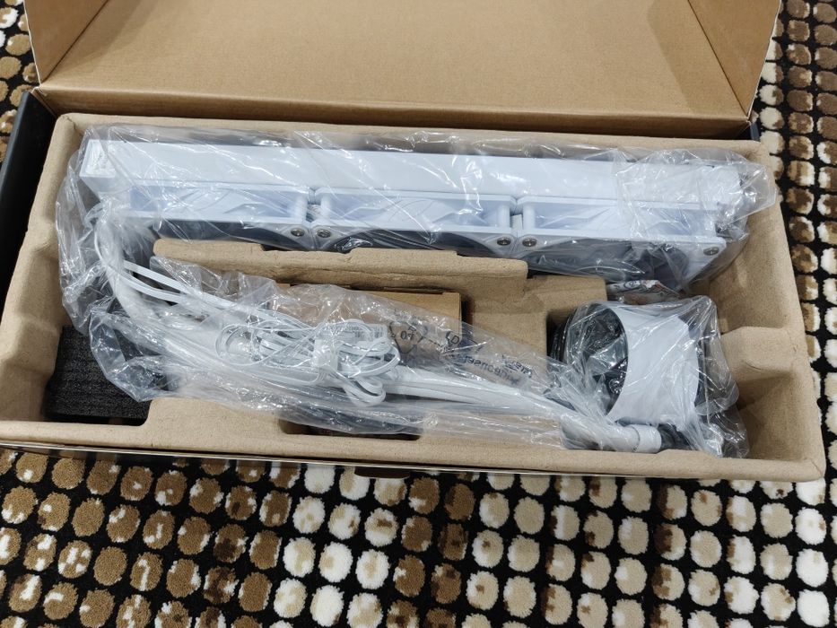 MSI Coreliquid p13 360 white