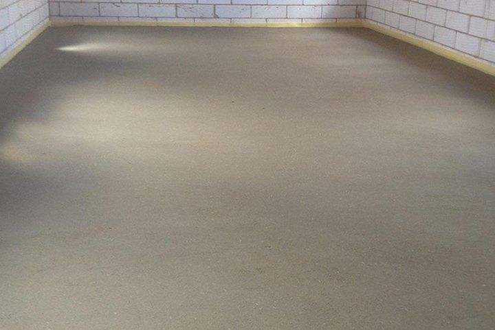 Стяжка пола по маякам