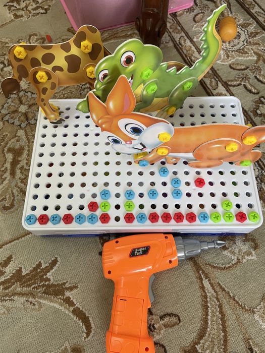 Продам конструктор с шуруповертом