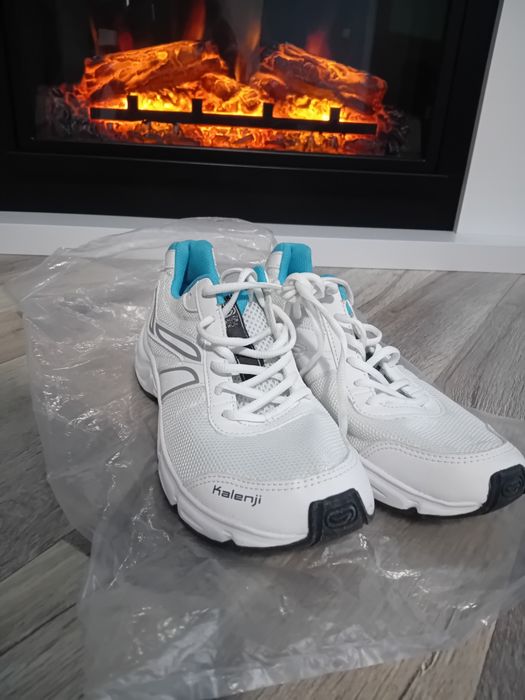 Vând adidasi nike și cizme pentru femei - noi, cu eticheta
