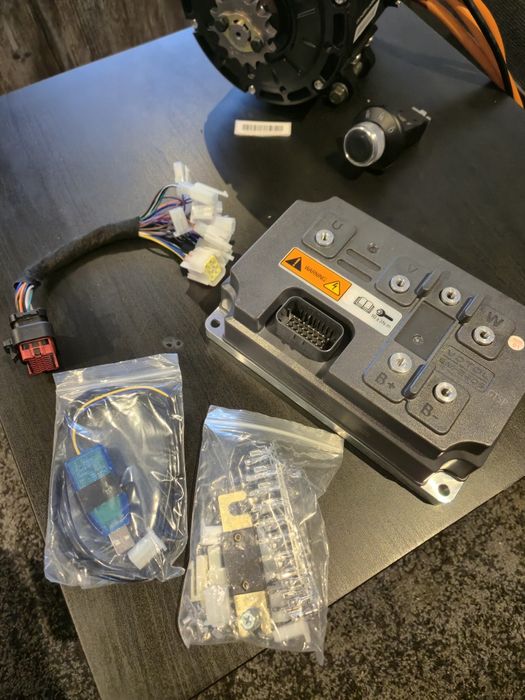 Електродвигател Qs138 90h и контролер em260gtsp