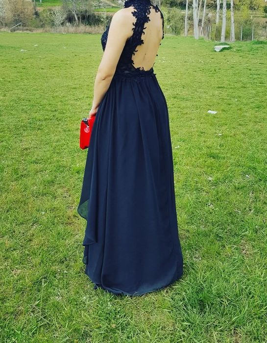 Дългата черна рокля с гол гръб/ Dalga cherna roklia