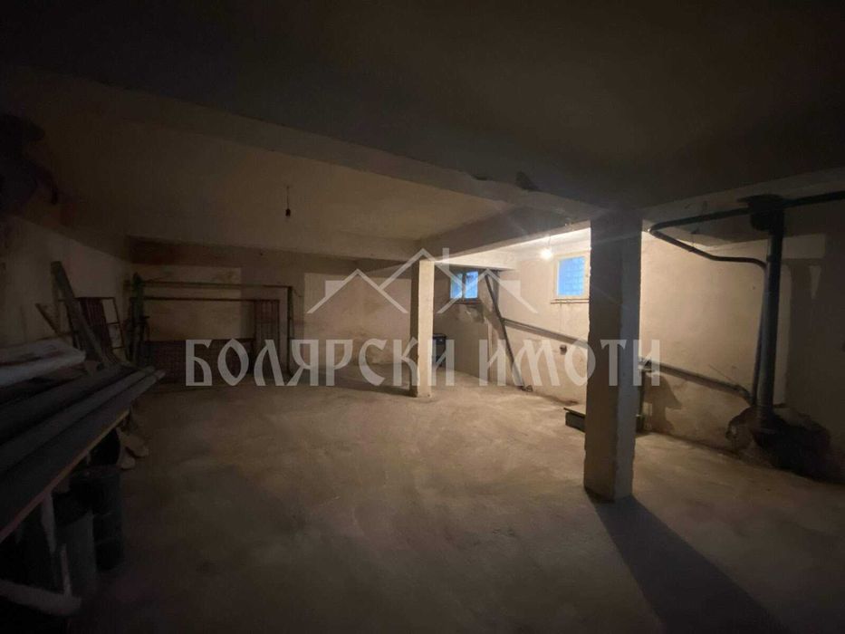 Търговска сграда в село Самоводене