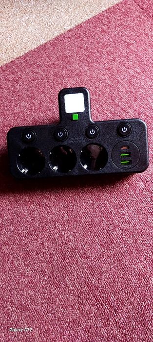 Adaptor  3 prize cu usb și lampă led