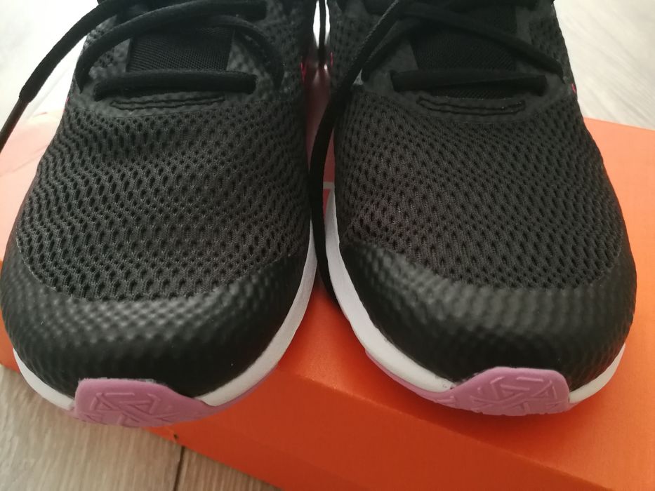 Маратонки Nike Legend Essential