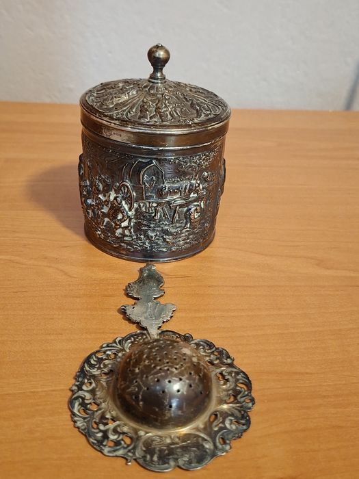Комплект - Кутия за чай и цедка цена 99€