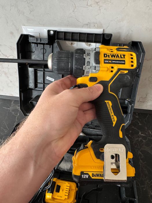 Акумулаторен ударен винтоверт DeWalt 2 акумулатора