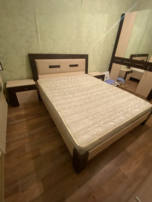 Двуспальная кровать от гарнитура