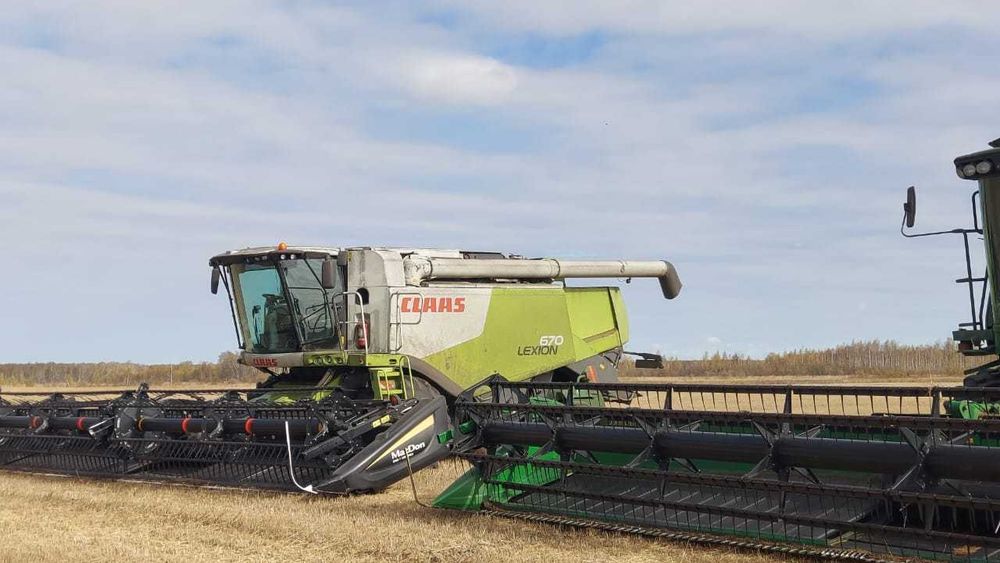 комбайн Claas Lexion 670 .