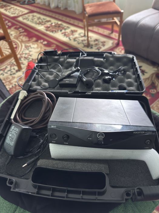 Akg 45 sport set 8 kanallik yangi holatda sotiladi 3 ta galofka bilan