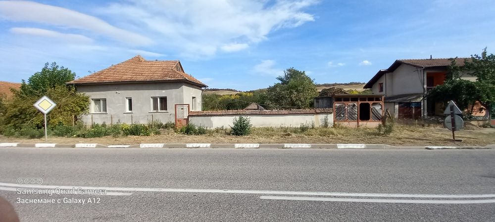 Къща в село Асеново двор 1.5 декара
