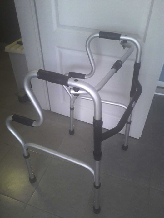 Проходилка и тоалетен стол