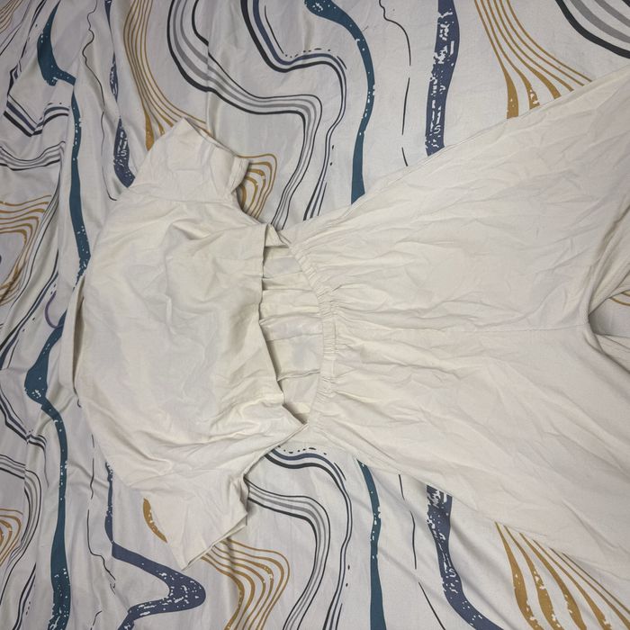Salopeta cu nasturi , cutata in talie pentru un aspect mai frumos