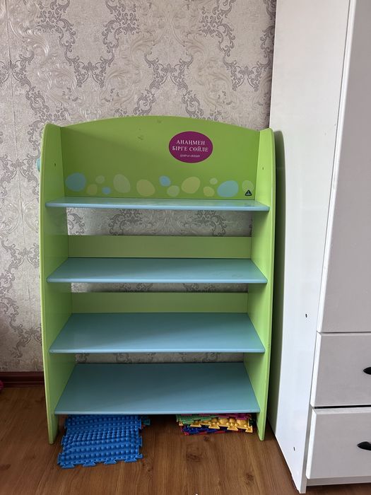 Детский стеллаж для игрушек и книг