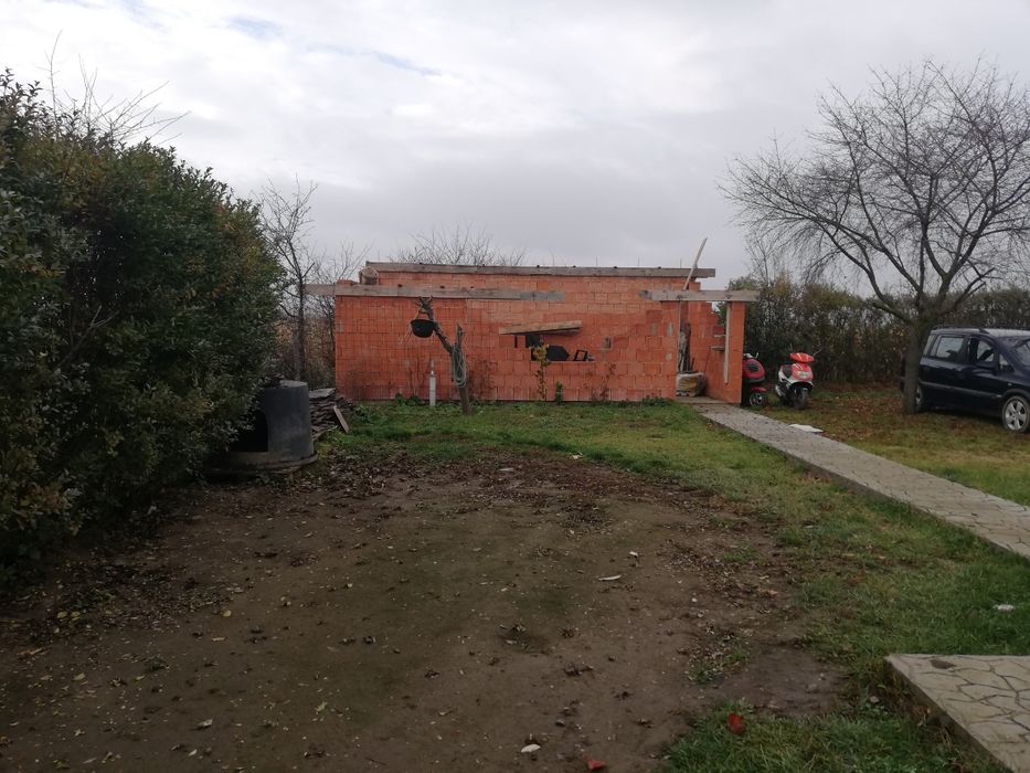 Vînd casă mobilata utilată