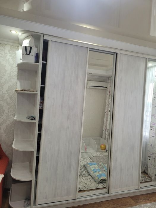 Продается боковая полка от купэ-шкафа.