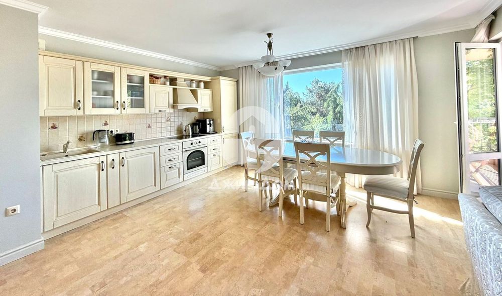Продава се Многостаен апартамент в Несебър - 160 кв.м за 2188 €/кв.м - Снимка #2