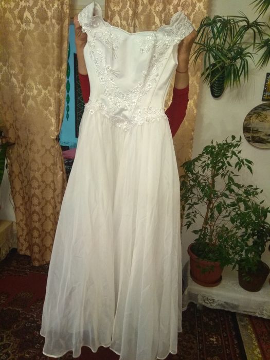 Платье свадебное б/у 44 размер