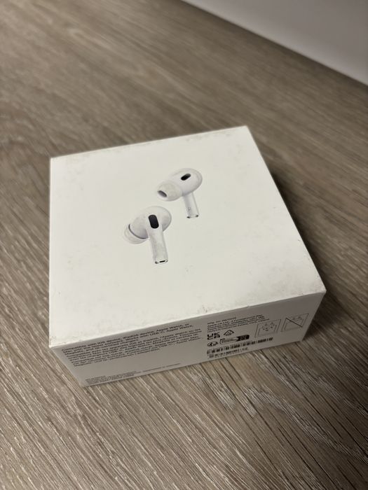 AirPods Pro (2nd generation) cu MagSafe Charging Case