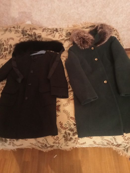 Пальто продаються